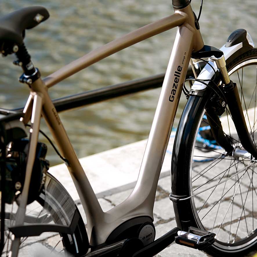 An unserem neuen Orange haben wir den Heckgepäckträger sowie die Kabel und Motoren der E-Variante noch weiter integriert.