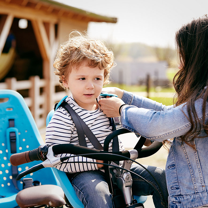 Die Kids sitzen besonders angenehm in den optionalen Sitzen mit superweichen Schultergurten.